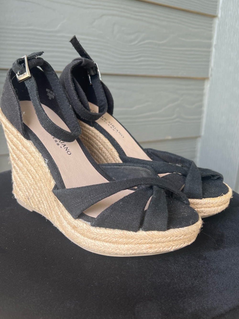Black strap wedges